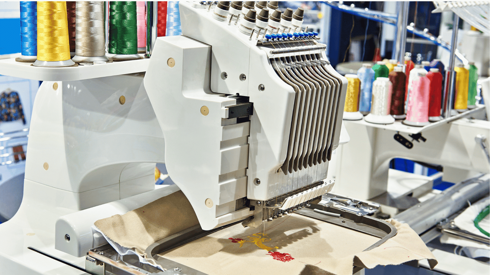 Talleres de bordado industrial en León invierten en máquinas multi-cabezal para atender pedidos exprés.